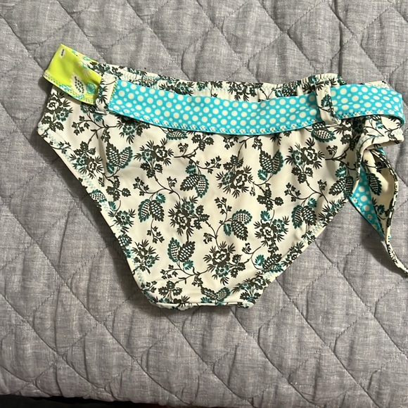 CoCo Reef bikini and swim skirt - Picture 6 of 10